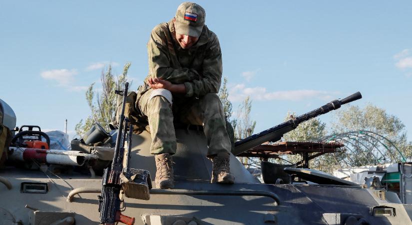 Több mint 260 ukrán katonát evakuáltak az Azovsztal acélgyárból
