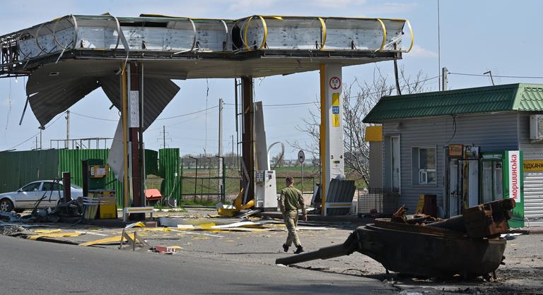 Elfogytak az ukrán üzemanyag-tartalékok, óriási sorok állnak a kutaknál