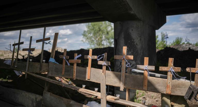 Az ukrán férfi túlélte, hogy kivégezték és élve eltemették