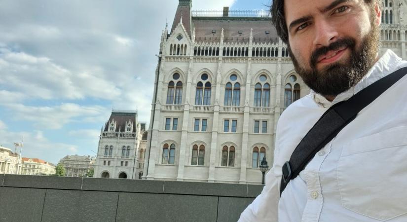Jámbor András (Facebook): Parlamenti nap vége, bicajjal haza a gyerekehez