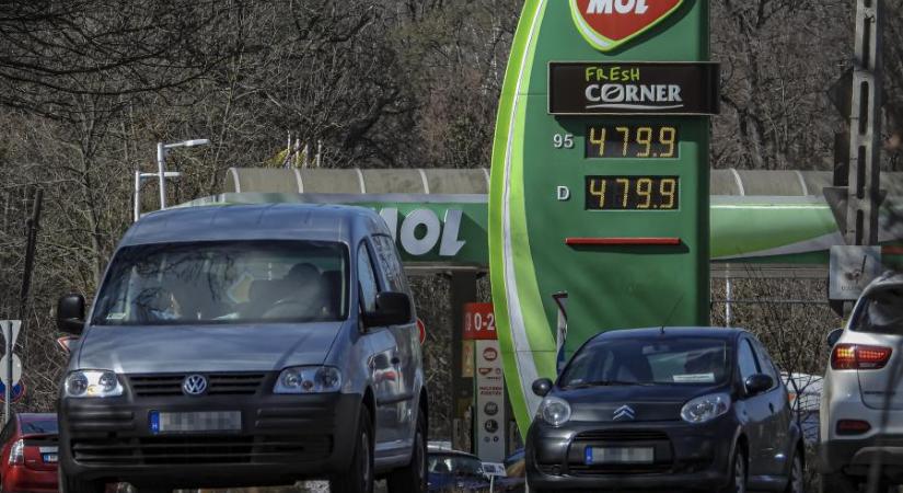A többségnek az árstopos üzemanyag is drága: van, aki ritkábban használja az autóját, de olyan is, aki lassabban megy, hogy spóroljon