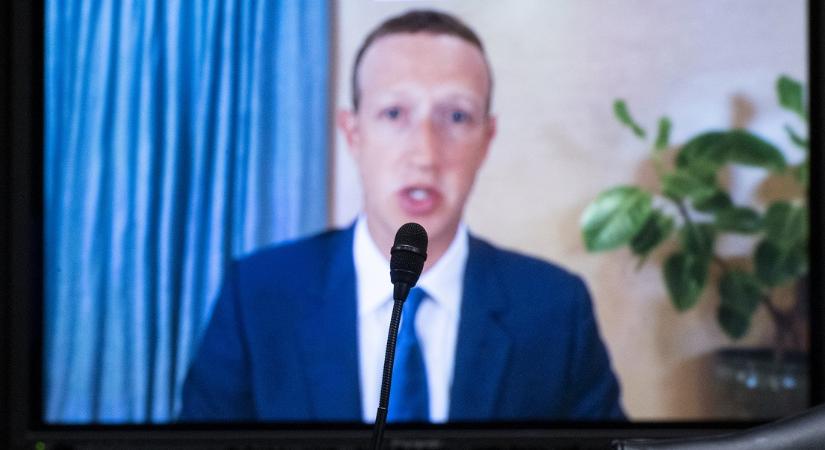 Csurgai-Horváth Gergely: Elítéljük az állami cenzúrát, de ha a Facebook csinálja, észre se vesszük