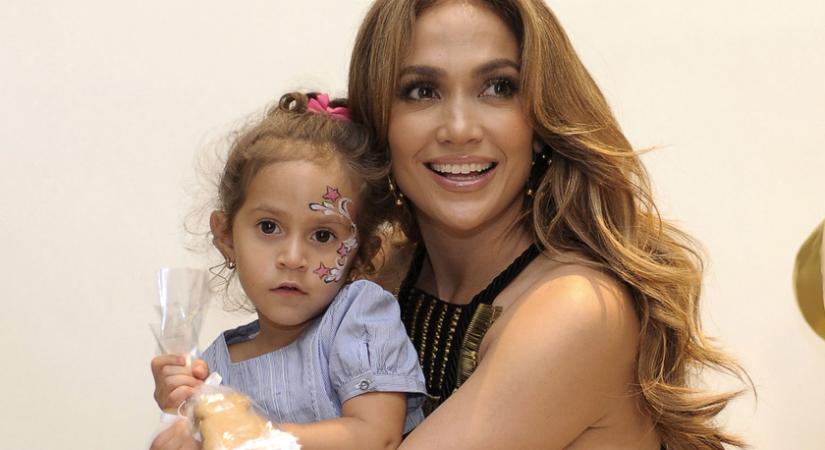 Friss fotókon Jennifer Lopez 14 éves lánya: Emme rengeteget változott