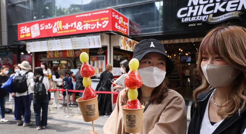 Japán korlátozott számban ugyan, de ismét fogad turistákat