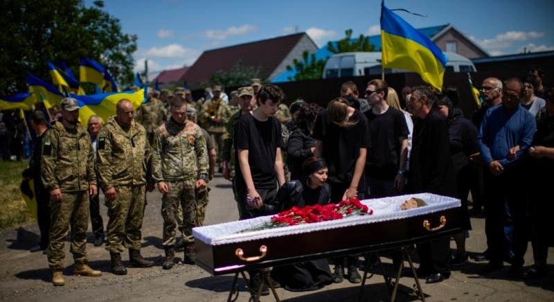 Így zajlott egy önkéntes ukrán katona temetése Ukrajnában