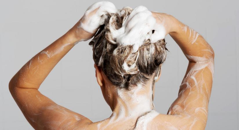 Hetente csupán egyszer zuhanyzik a fiatal nő - hajmeresztőek az indokai