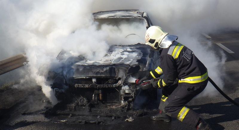 Tudod mit tegyél, ha füstölni kezd az autód? A tűzoltók most részletesen elmondják