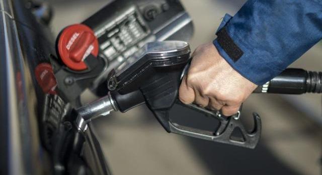 15 forinttal emelkedik a benzin ára