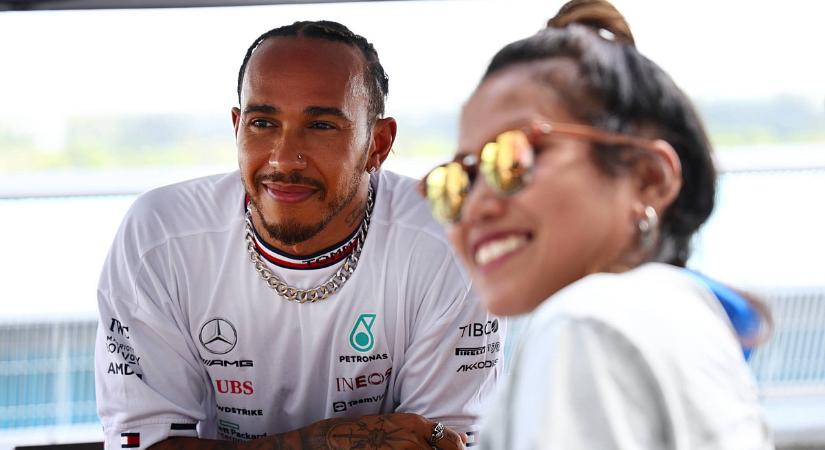 Hamilton az Instagramon üzent a Mercedes munkatársainak