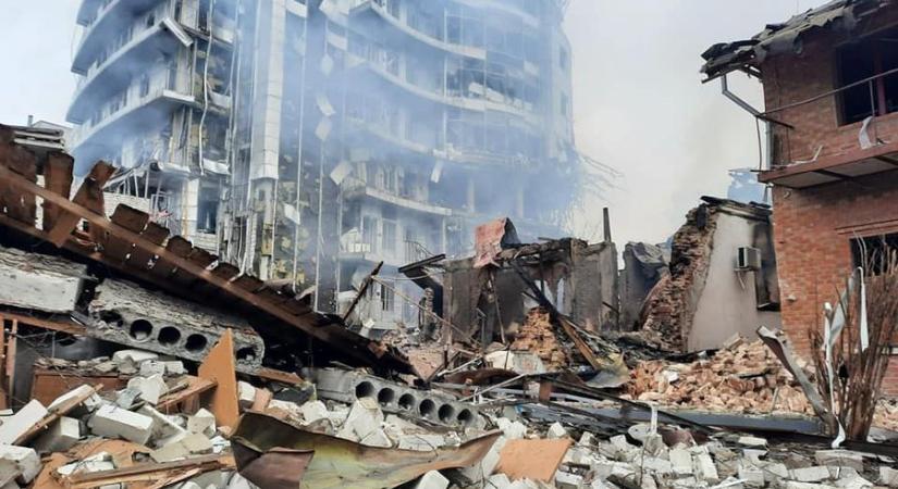Mariupolban legkevesebb 25 ezer lakos vesztette életét