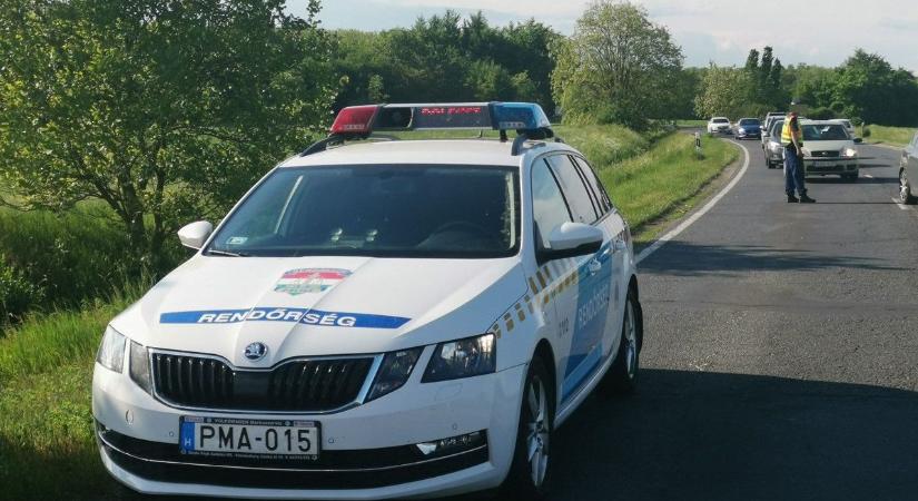 Vészfékező autónak ütközött egy jármű Szombathely határába - fotók