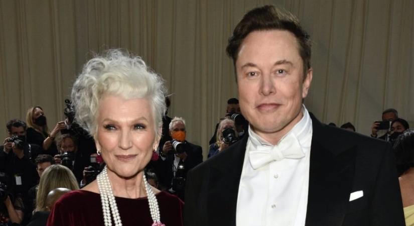 Elon Musk 74 éves édesanyja fürdőruhában pózol a címlapon