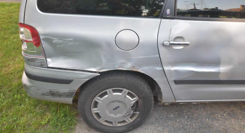 Ford perdített parkoló VW-nek Fordot - megsérült az okozó