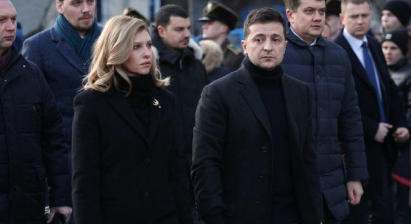 A háború kezdete óta most látták először együtt Volodimir Zelenszkijt és feleségét: nem mutattak gyengédséget egymás iránt