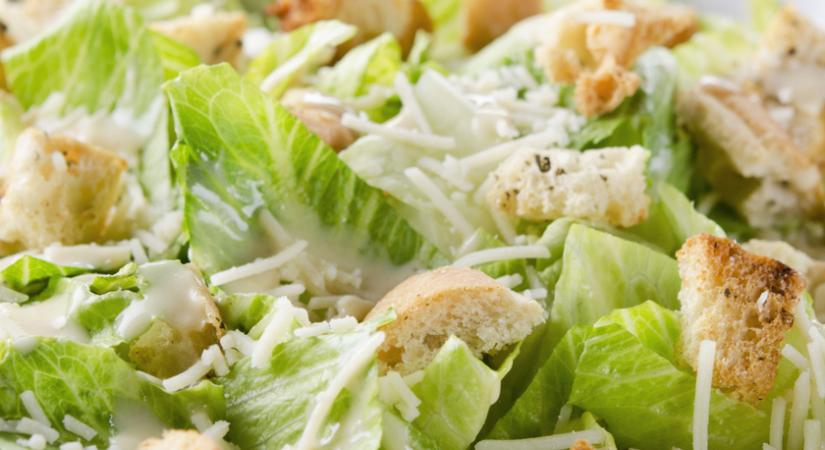 Így készül a klasszikus Cézár-saláta: könnyed, mégis laktató ebéd