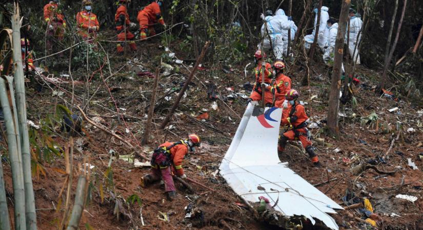 Szándékosan vezették a földnek a márciusban balesetet szenvedett kínai repülőgépet