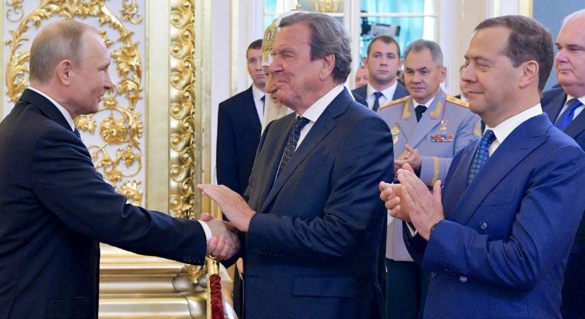 Nem határolódott el Putyintól, csökkentenék Schröder juttatásait