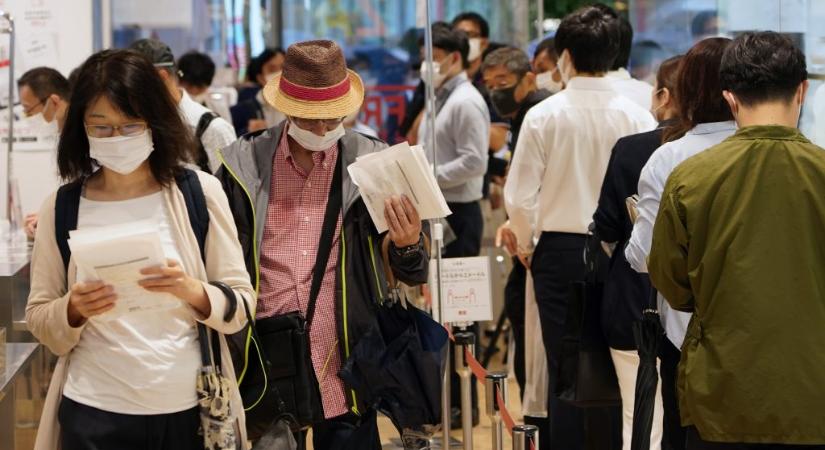 Egy városnyi rászoruló covidsegélyét kaszinózta el egy japán férfi – apránként visszautalná