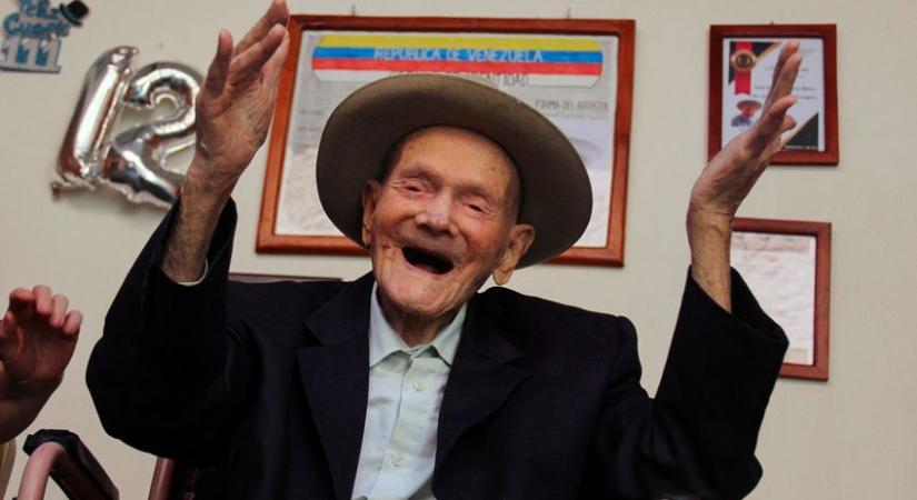 Kivételes egészségnek és memóriának örvend a világ legöregebb férfija (videó)