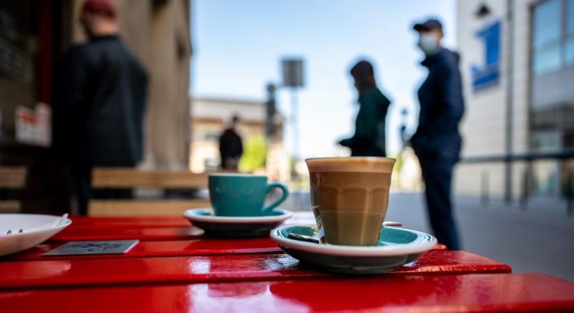 1000 euróra büntettek egy kávézót, mert egy vendég drágállta a kávét