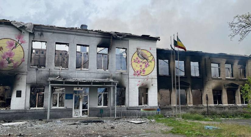 Újabb 694 ukrán katona adta meg magát a mariupoli Azovsztal gyárnál