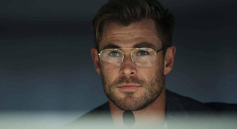 A pók feje: Chris Hemsworth emberkísérleteket végez a rabokon a Netflix új sci-fijében