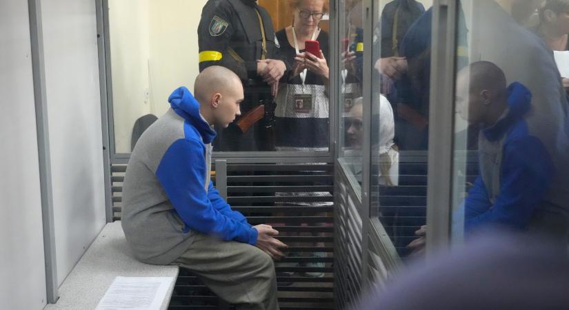Beindult a dominó: újabb két orosz katona áll bíróság elő, akiket háborús bűnökkel vádolnak