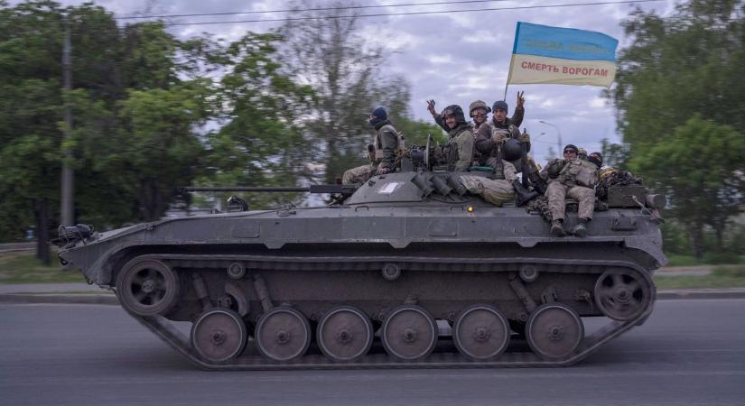 Megdöbbentő videón, ahogy az ukrán hadsereg robbantásra készül