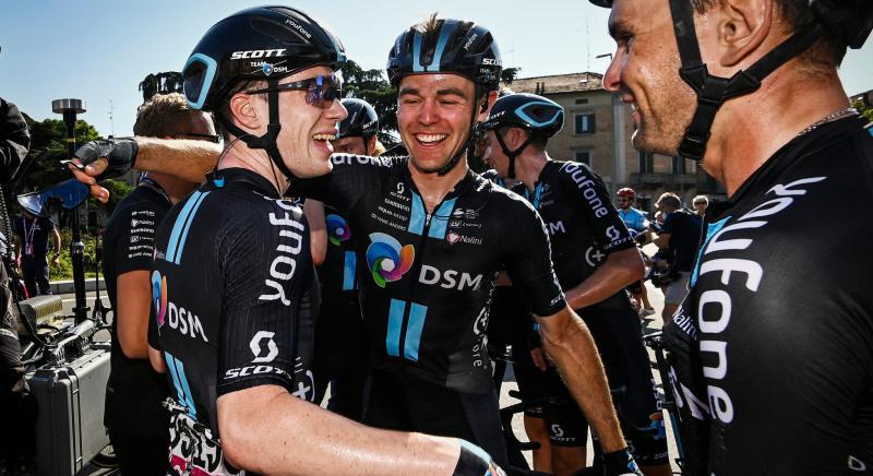 Giro d'Italia hírek: Dainese előtt az utolsó pillanatban nyílt meg az út, Lopez minden napot győztesként él meg, Fetter a tegnapi szakaszról
