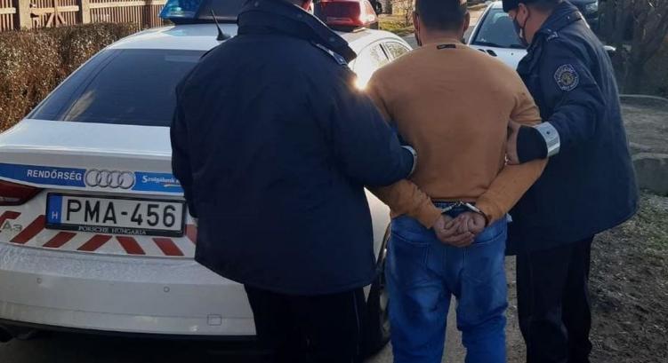 Rendőrök lepték el az üllői utat: egy 32 éves férfi meg akarta szurkálni 71 éves áldozatát – Ez volt az idős bácsi “bűne”
