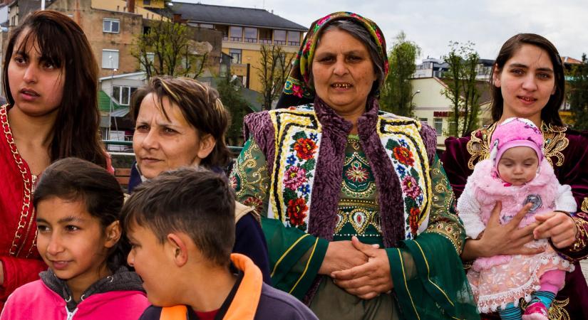 Die Tageszeitung: A kárpátaljai romák a rasszizmus és a kevés szociális segély miatt nem akarnak Magyarországra menni