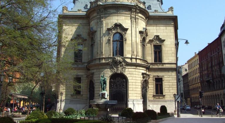 Bombariadó volt a Szabó Ervin könyvtárban és több budapesti fürdőben