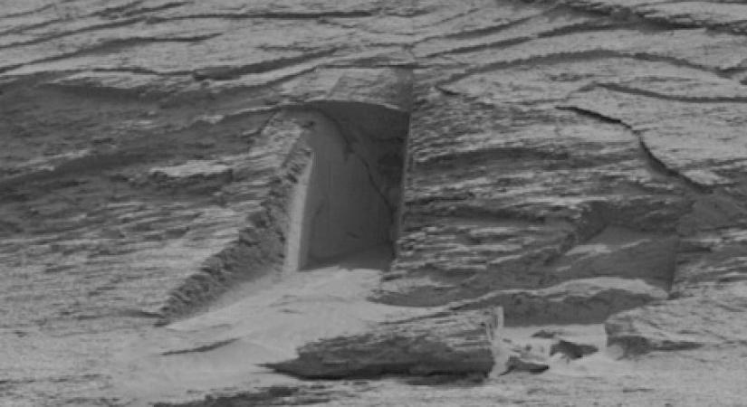 Tényleg egy ajtónyílást fotóztak a Marson?