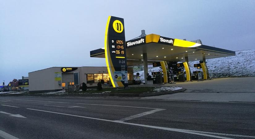 Frusztráltak a szlovákok a magas üzemanyagár miatt, különadót vetnének ki a Mol leánycégére