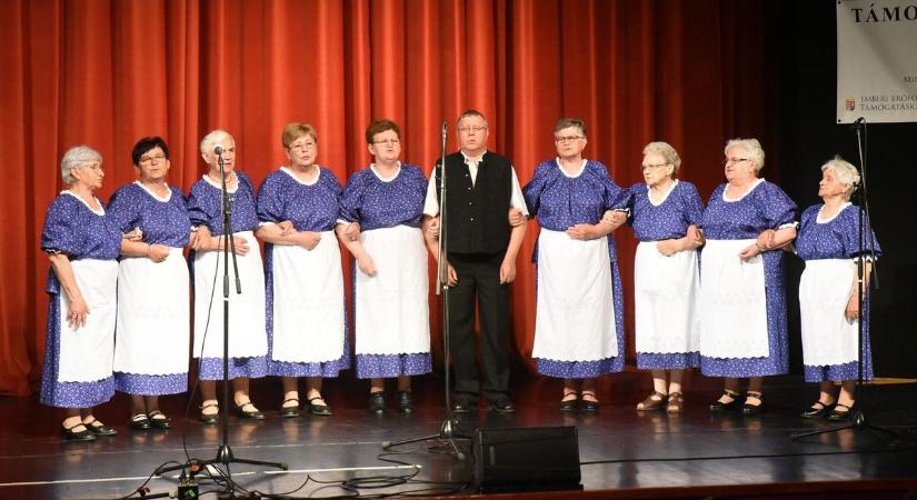 Daloló nyugdíjasok fesztiváloztak Orosházán