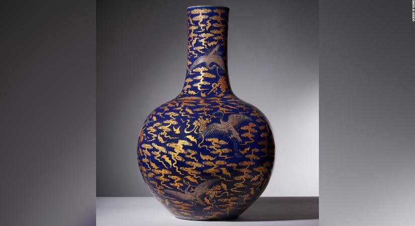 Másfél millió fontért kelt el egy XVIII. századi kínai váza egy brit árverésen