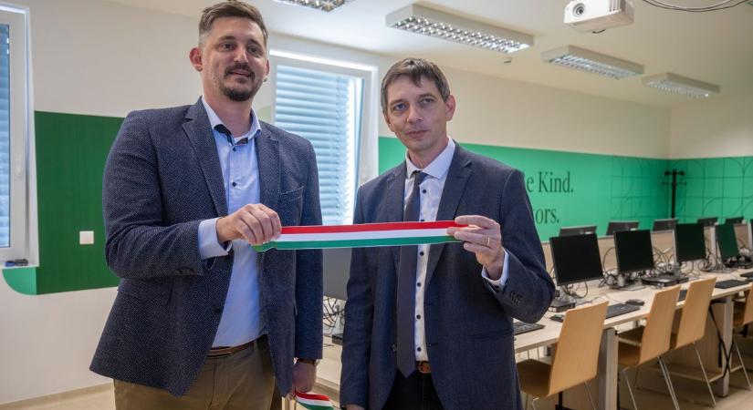 Debrecenben működő céggel közösen hozza létre legújabb kihelyezett tanszékét az egyetem
