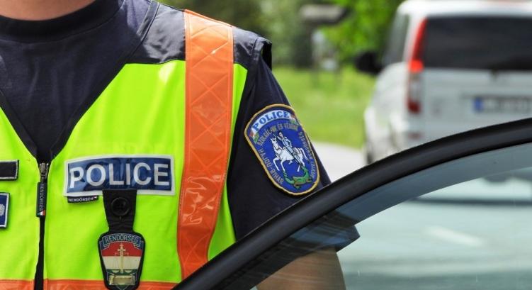 Akcióban a debreceni rendőrök: soha nem volt jogosítványa a 33-ason autózó férfinak, párja is felelhet miatta
