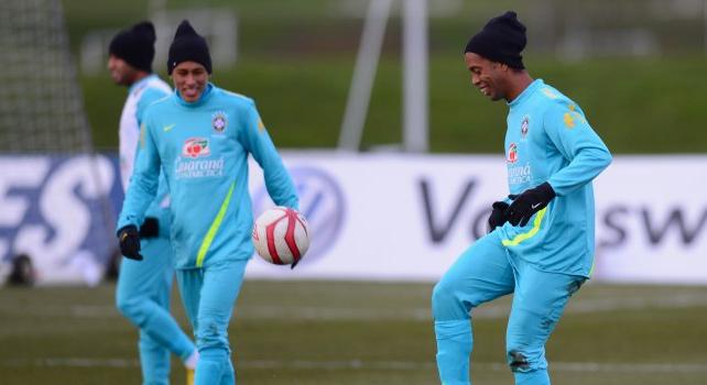 Amikor Ronaldinho és Neymar együtt varázsolt az argentinok ellen – videó