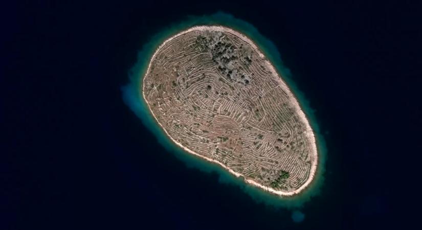 Íme egy lakatlan sziget, amely ujjlenyomatot formál