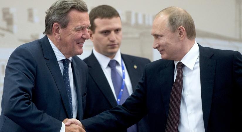 Gerhard Schröder nem határolódott el Putyintól, ezért több juttatását is megvonták