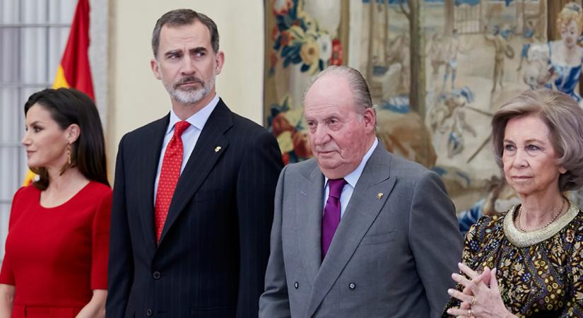 Két év után hazatér a száműzetésben élő korábbi spanyol király – Nem mindenki látja szívesen
