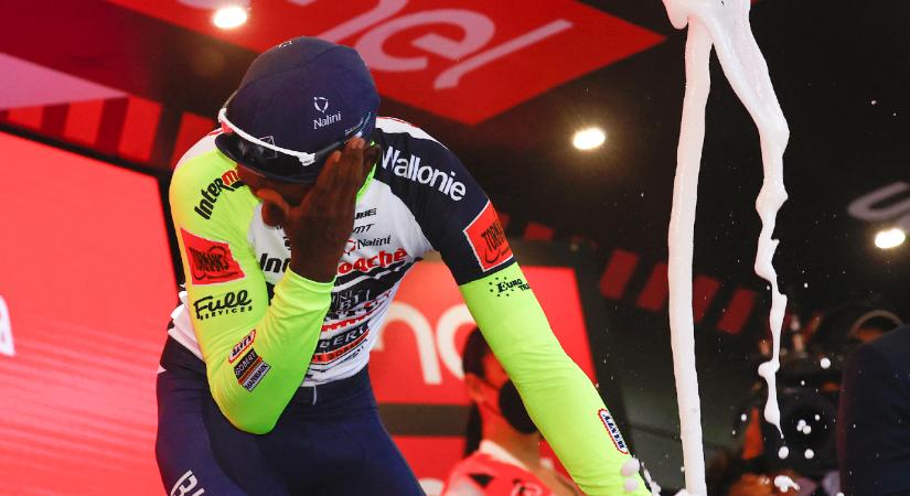 Giro d'Italia: változtattak – előre kibontják a pezsgőt a versenyzőknek