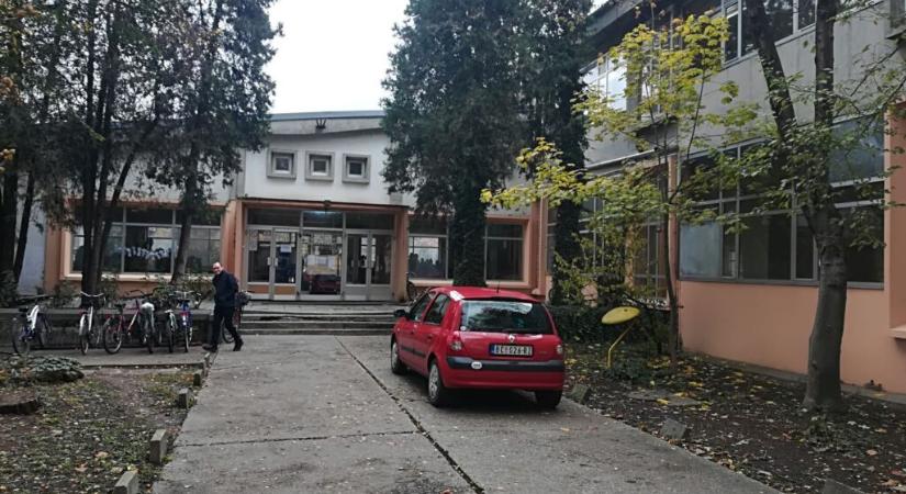 Bombariadó van az óbecsei Sever Đurkić Általános Iskolában