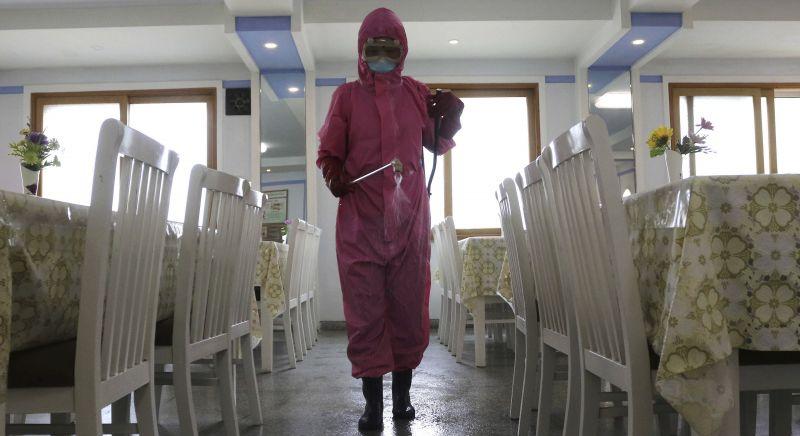 Észak-Koreában vakcinák helyett teával és sós vízzel veszik fel a harcot a koronavírus ellen