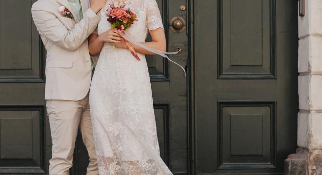 Hogyan válasszuk ki az alkalmi ruhákat a nyári esküvőkre?