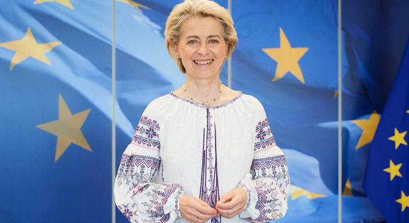 Ukrán népviseletben öltözött Ursula von der Leyen