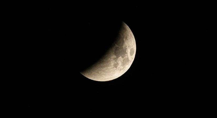 Gyönyörű képeken a holdfogyatkozás: így nézett ki az űrből