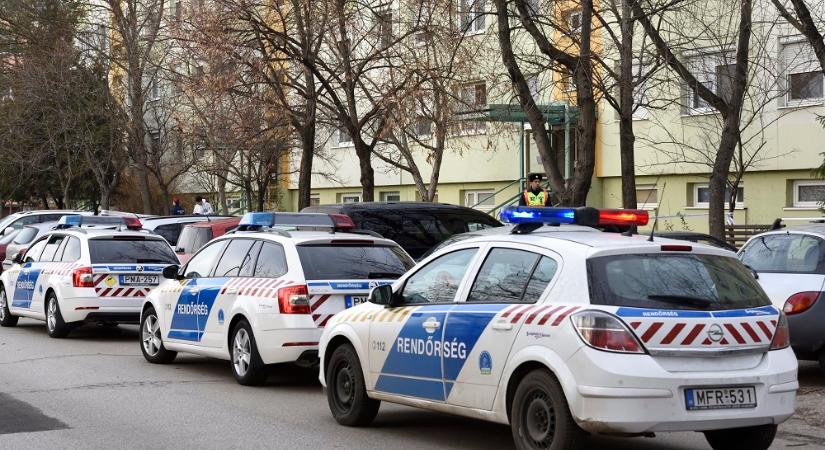 Durva: így kér segítséget egy sebesült budapesti rendőr