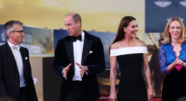 Katalin hercegné fekete-fehér estélyiben érkezett a Top Gun: Maverick premierjére